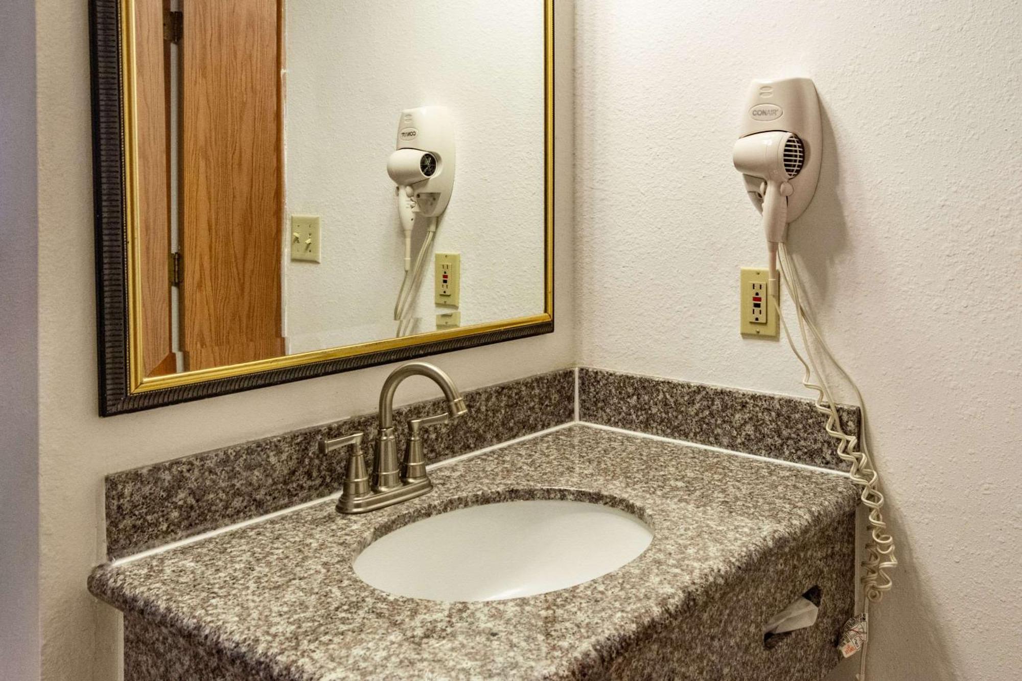 Econo Lodge Inn & Suites Madras Dış mekan fotoğraf