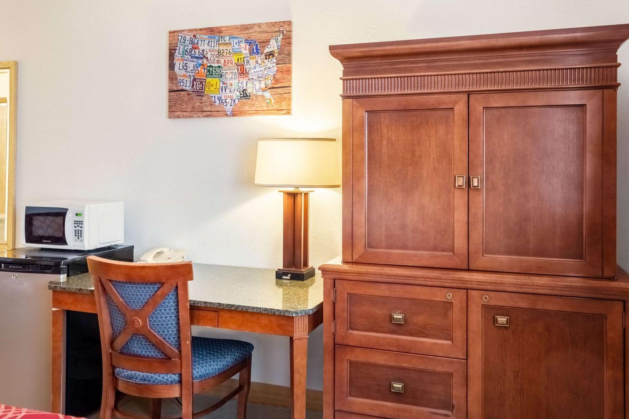 Econo Lodge Inn & Suites Madras Dış mekan fotoğraf