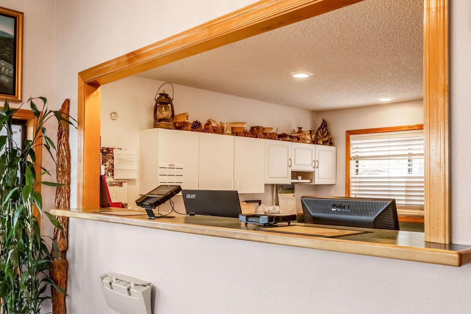Econo Lodge Inn & Suites Madras Dış mekan fotoğraf